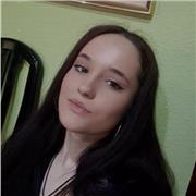 Chica da clases de primaria y ofrece cuidado de niños